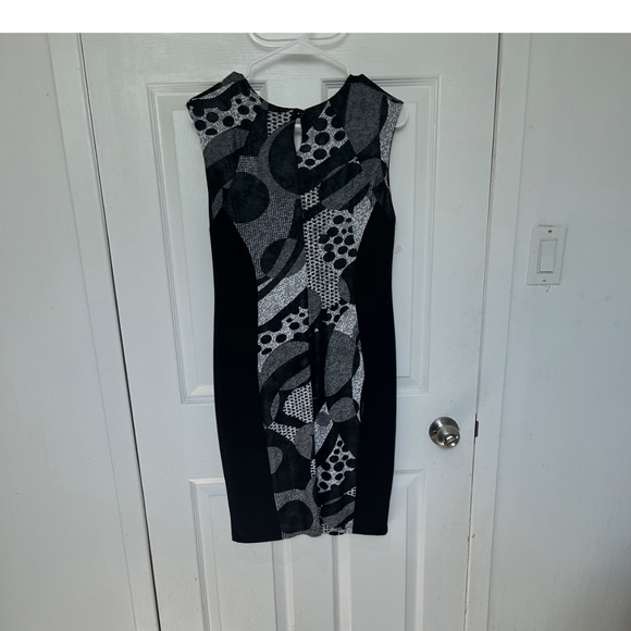 Slim dress - Picture 2 of 3